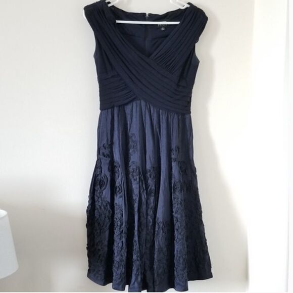 Adrianna Papell evening embroidered floral dress - Picture 2 of 10